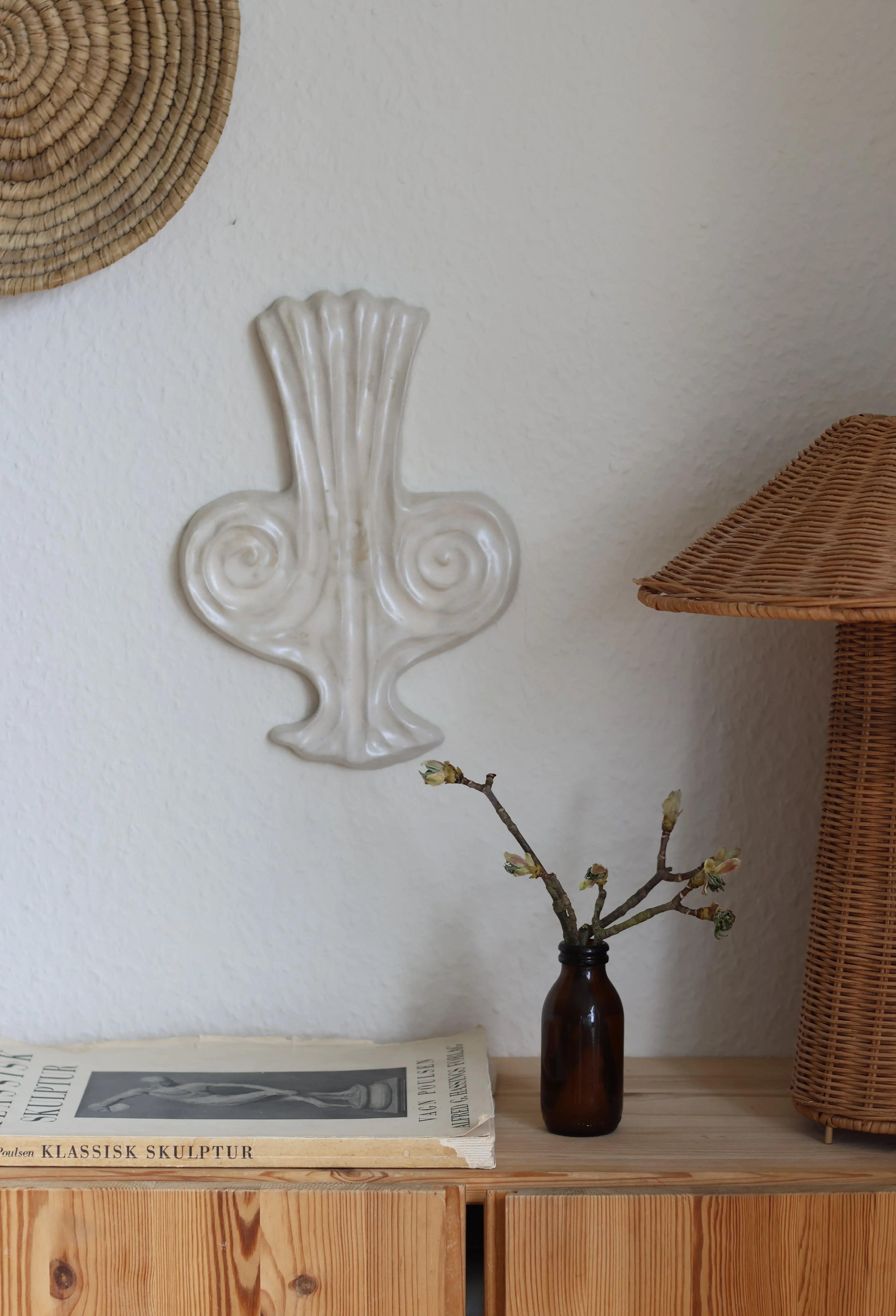 Laoru-Laoru-_-Thalia-Muse-Vaserelief-_-Antique-White-H28-cm-Laoru-Laoru-1376651039.jpg