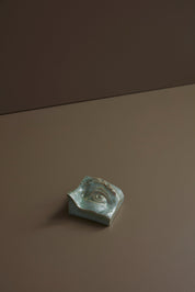Laoru Laoru | Square Eye (Left): Firkantet øje i glaseret stentøjsler i CopperGreen til væggen Laoru Laoru