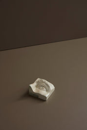 Laoru Laoru | Square Eye (Left): Firkantet øje i glaseret stentøjsler i CrystalGreen til væggen Laoru Laoru