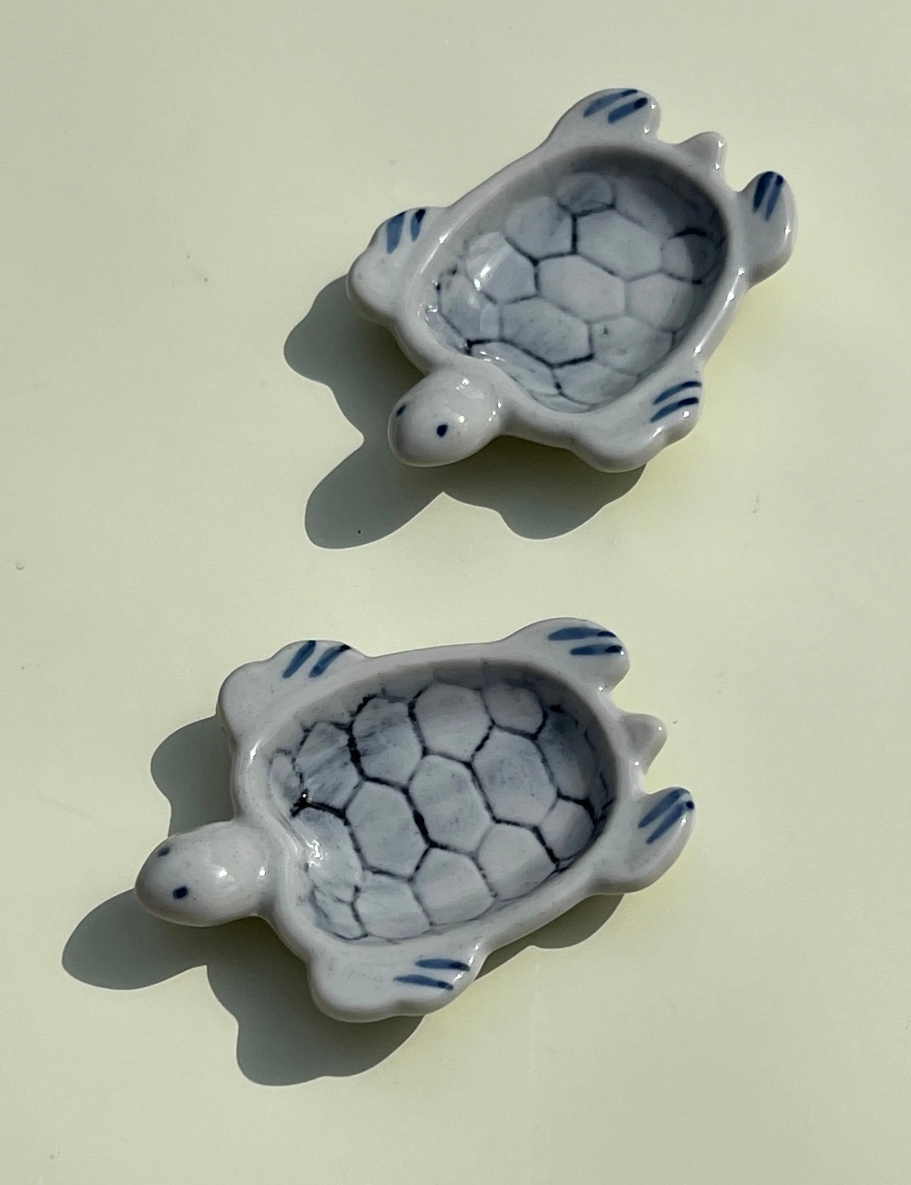 Lille Skildpadde skål i keramik fra Japan | Hvid og blå Studio Hafnia