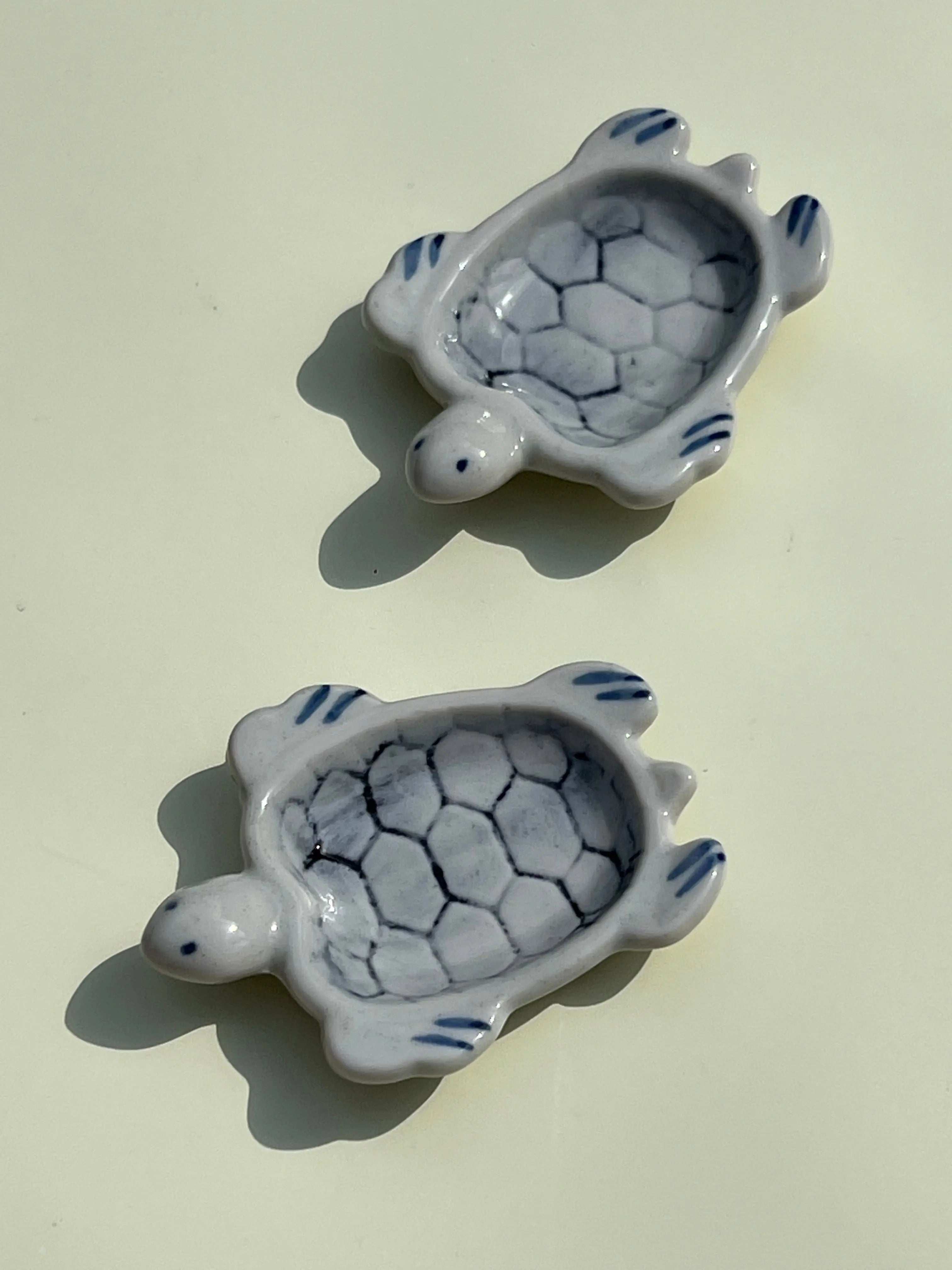 Lille Skildpadde skål i keramik fra Japan | Hvid og blå Studio Hafnia