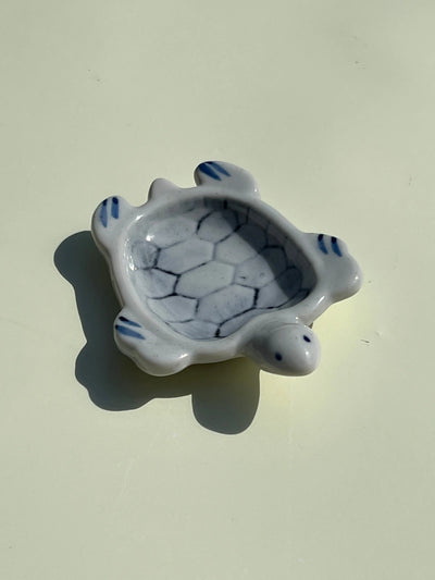 Lille Skildpadde skål i keramik fra Japan | Hvid og blå Studio Hafnia