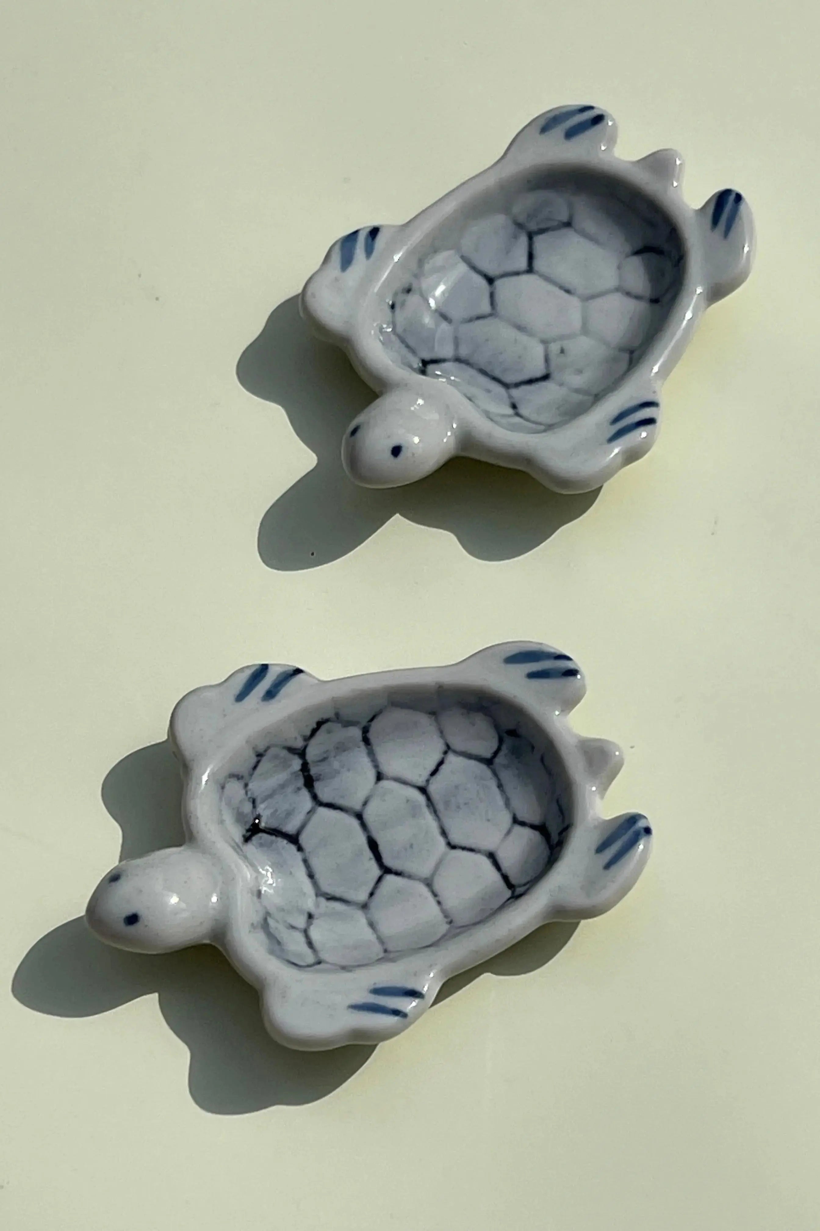Lille Skildpadde skål i keramik fra Japan | Hvid og blå Studio Hafnia