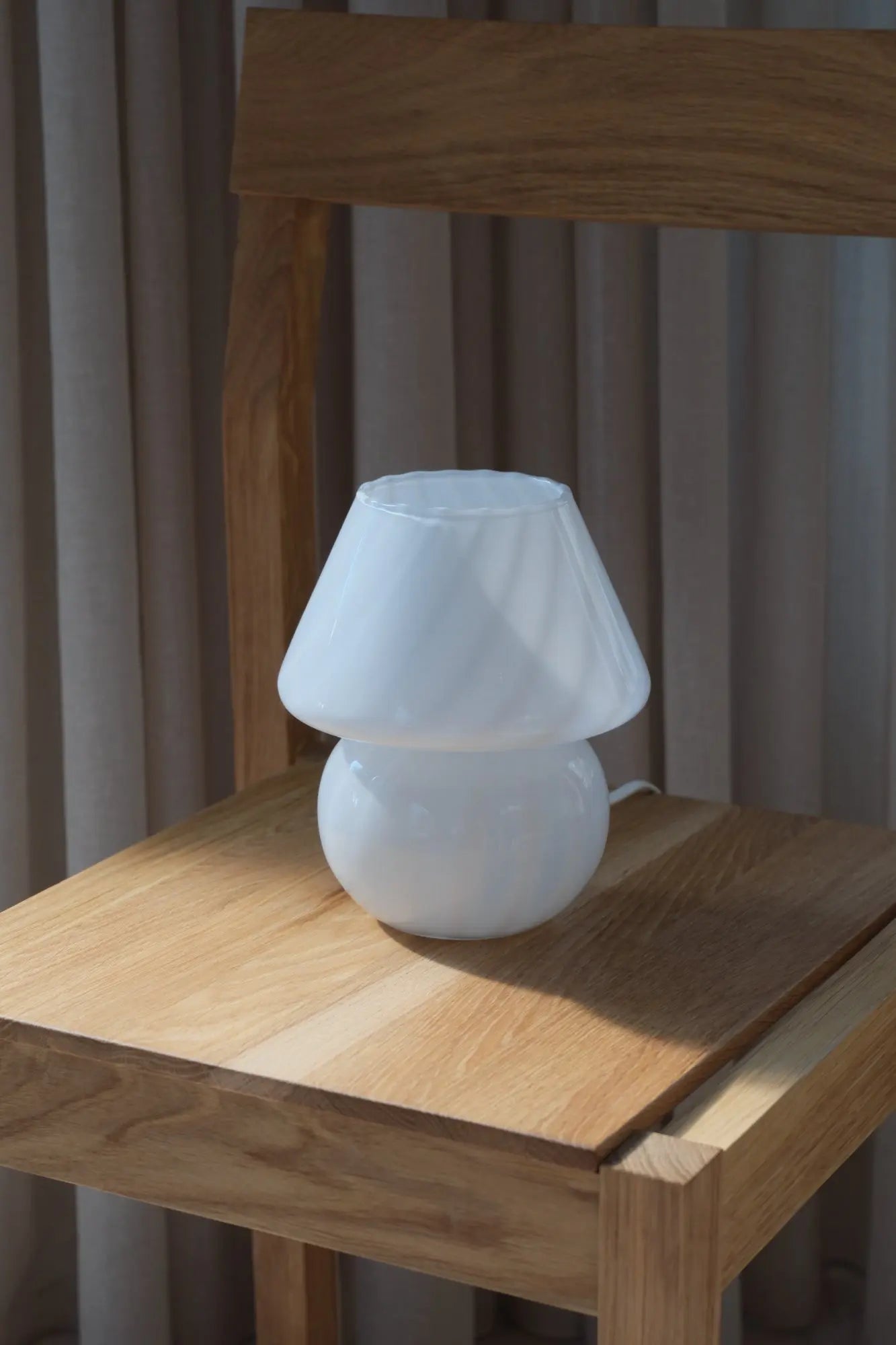 Small vintage Murano mushroom table lamp in white swirl glass, H19 cm