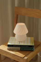 Mouth-blown Murano mushroom lamp in white swirl glass from the 1960s/70s