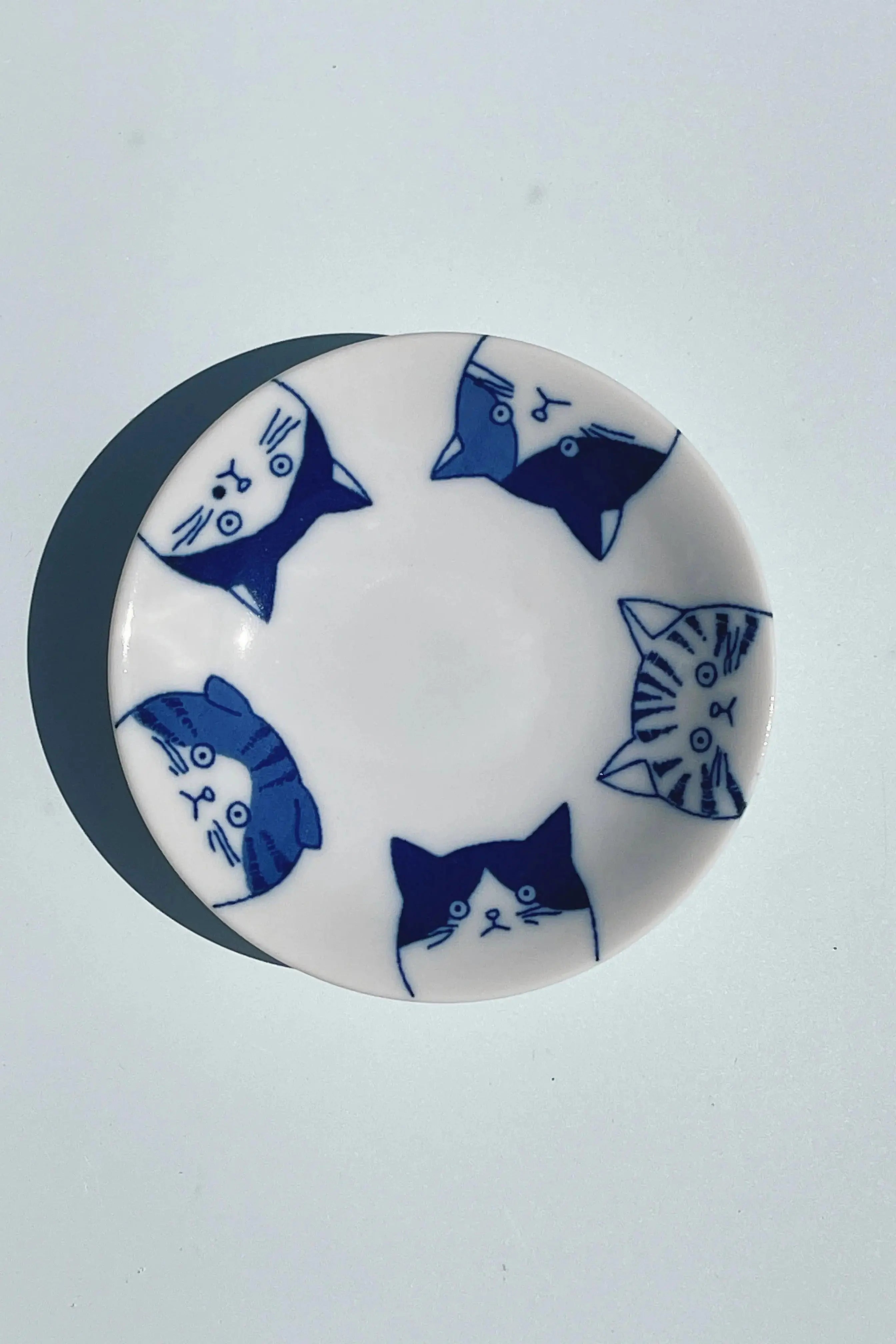 Lille japansk skål med blå katte | 10 cm Studio Hafnia