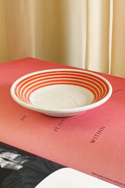 Lille japansk tallerken i keramik | Hvid med røde ringe Studio Hafnia