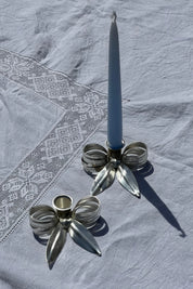 Lysestage formet som en sløjfe | Mat sølv Studio Hafnia