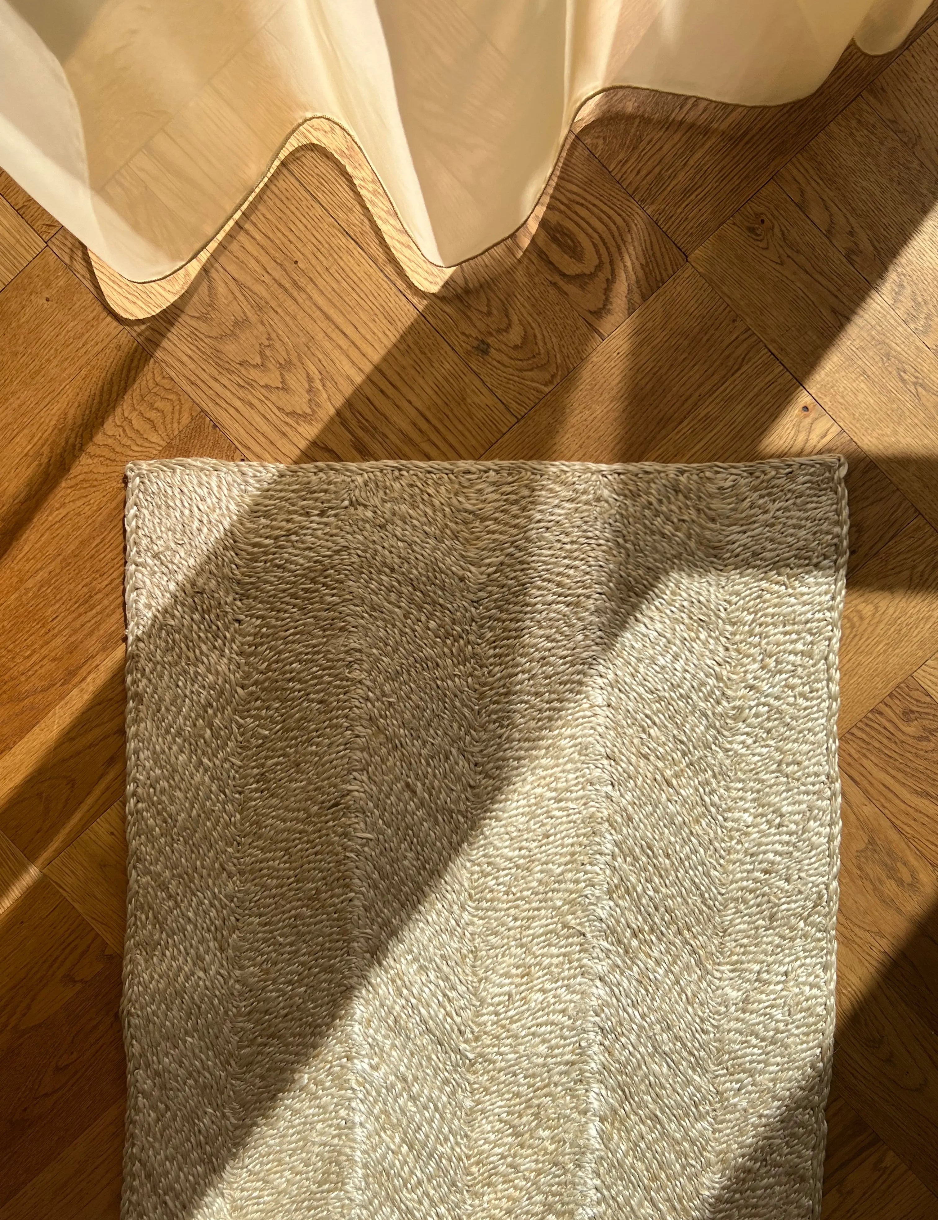 Maison Bengal | Zigzag gulvtæppe i jute | Natur Maison Bengal