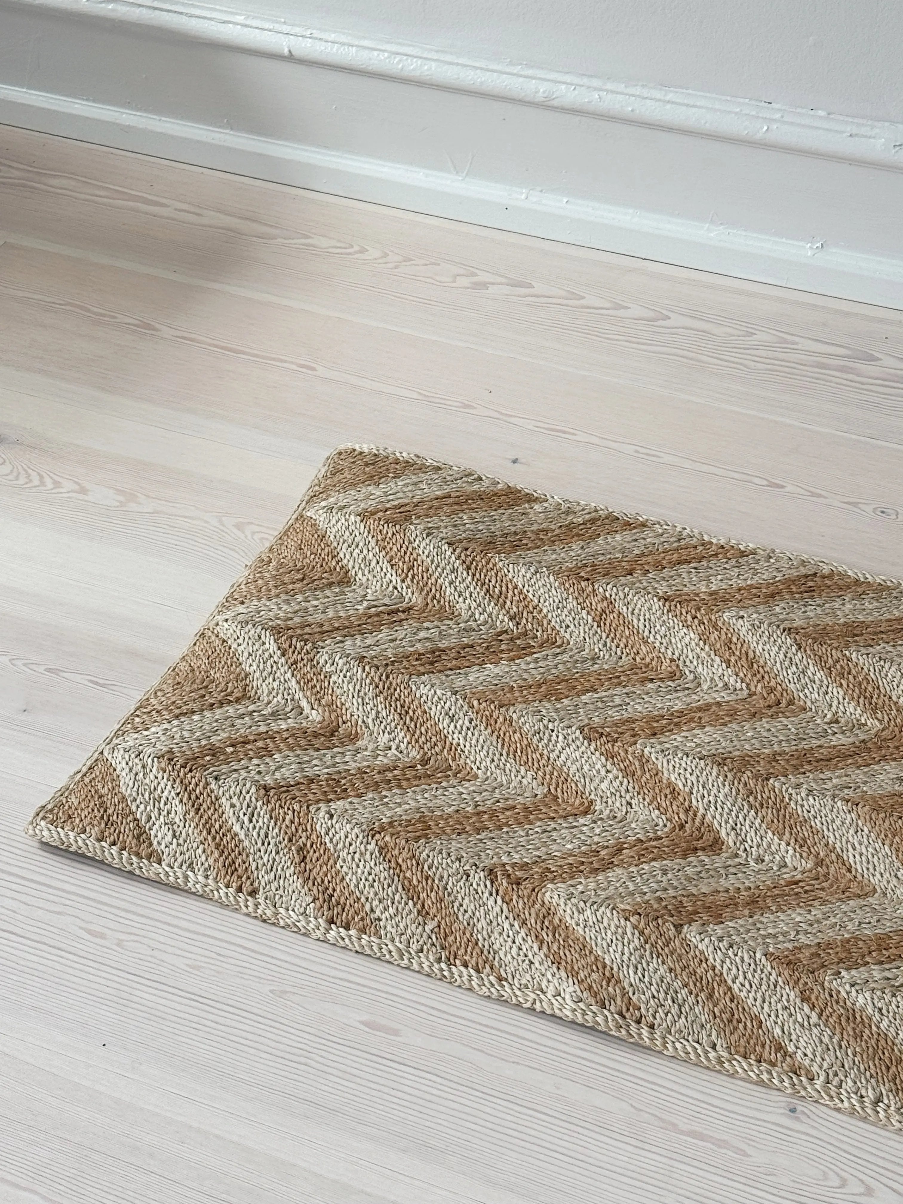 Maison Bengal | Zigzag gulvtæppe i jute | Brun/natur Maison Bengal
