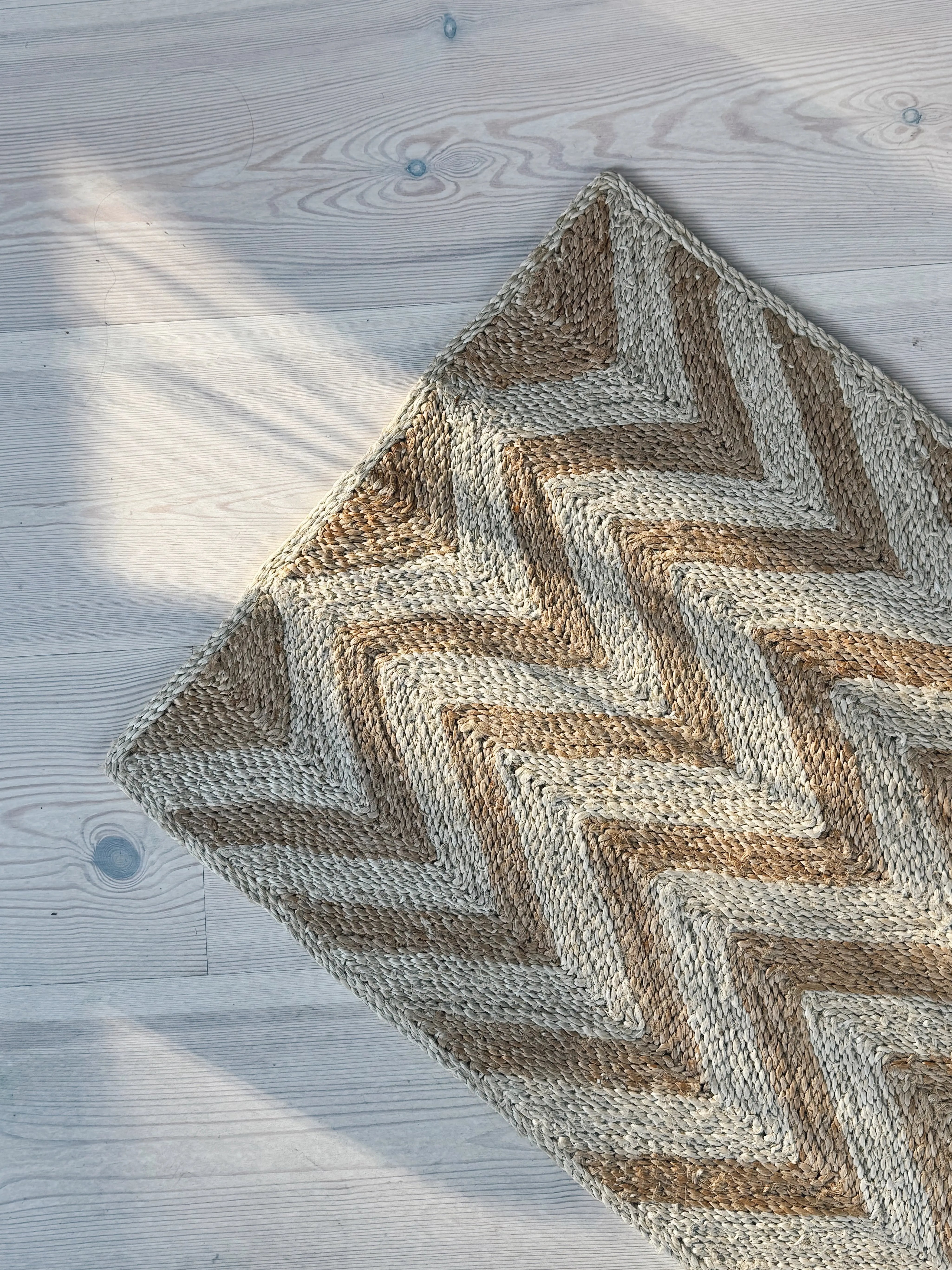 Maison Bengal | Zigzag gulvtæppe i jute | Brun/natur Maison Bengal