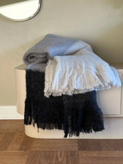 Mantas Ezcaray Mohair plaid 130 x 200 cm | Hvid, lysegrå og sort Mantas Ezcaray