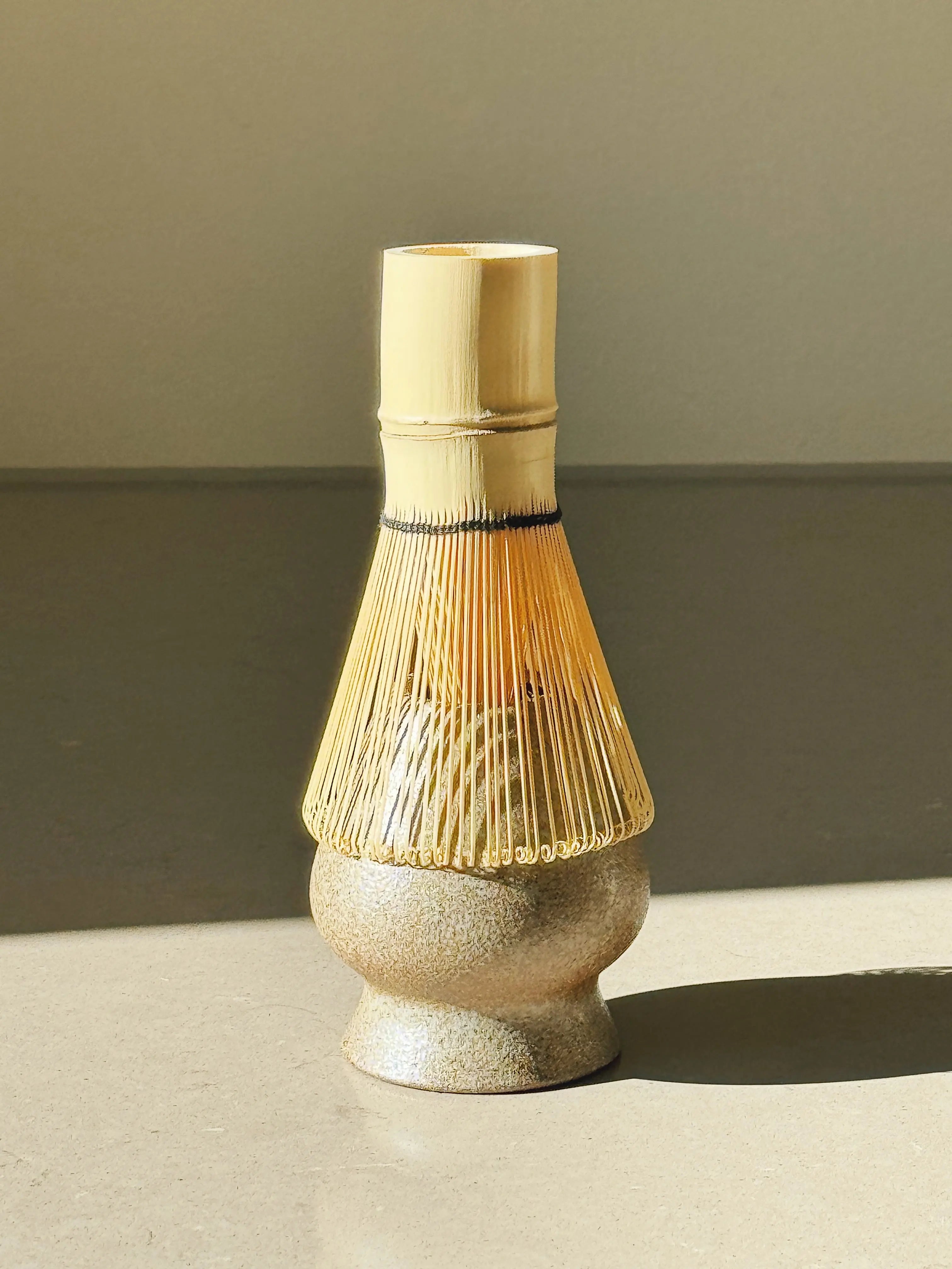 Matcha Holder i Mat Sort eller Grå/Brun Glasur Studio Hafnia