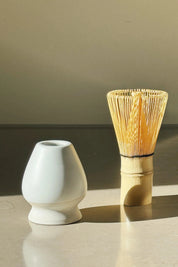 Matcha Holder med Hvid Glasur og Råhvid/Beige Bund Studio Hafnia