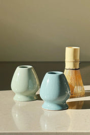 Matcha Holder med lyseblå eller lysegrøn glasur Studio Hafnia