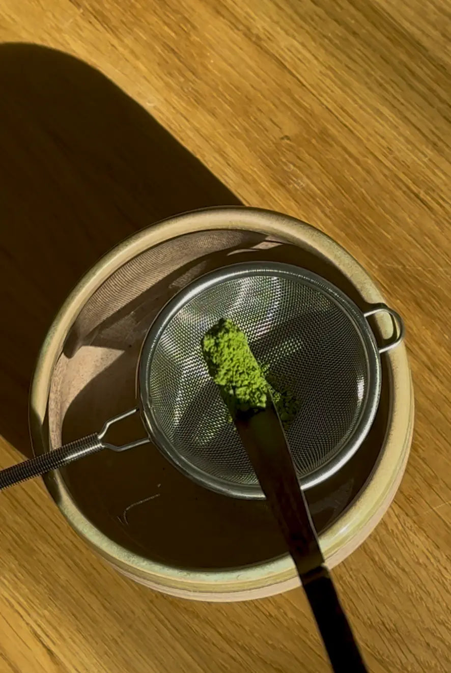 Matcha-sæt med skål, ske, si, piskeris og holder - Grøn og Hvid Studio Hafnia
