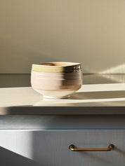 Matcha skål i rosa og olivengrøn keramik – håndlavet i Japan Studio Hafnia