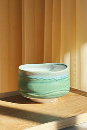 Matchaskål i Grøn og Hvid Keramik | Ø 12 cm – Fremstillet i Japan Studio Hafnia