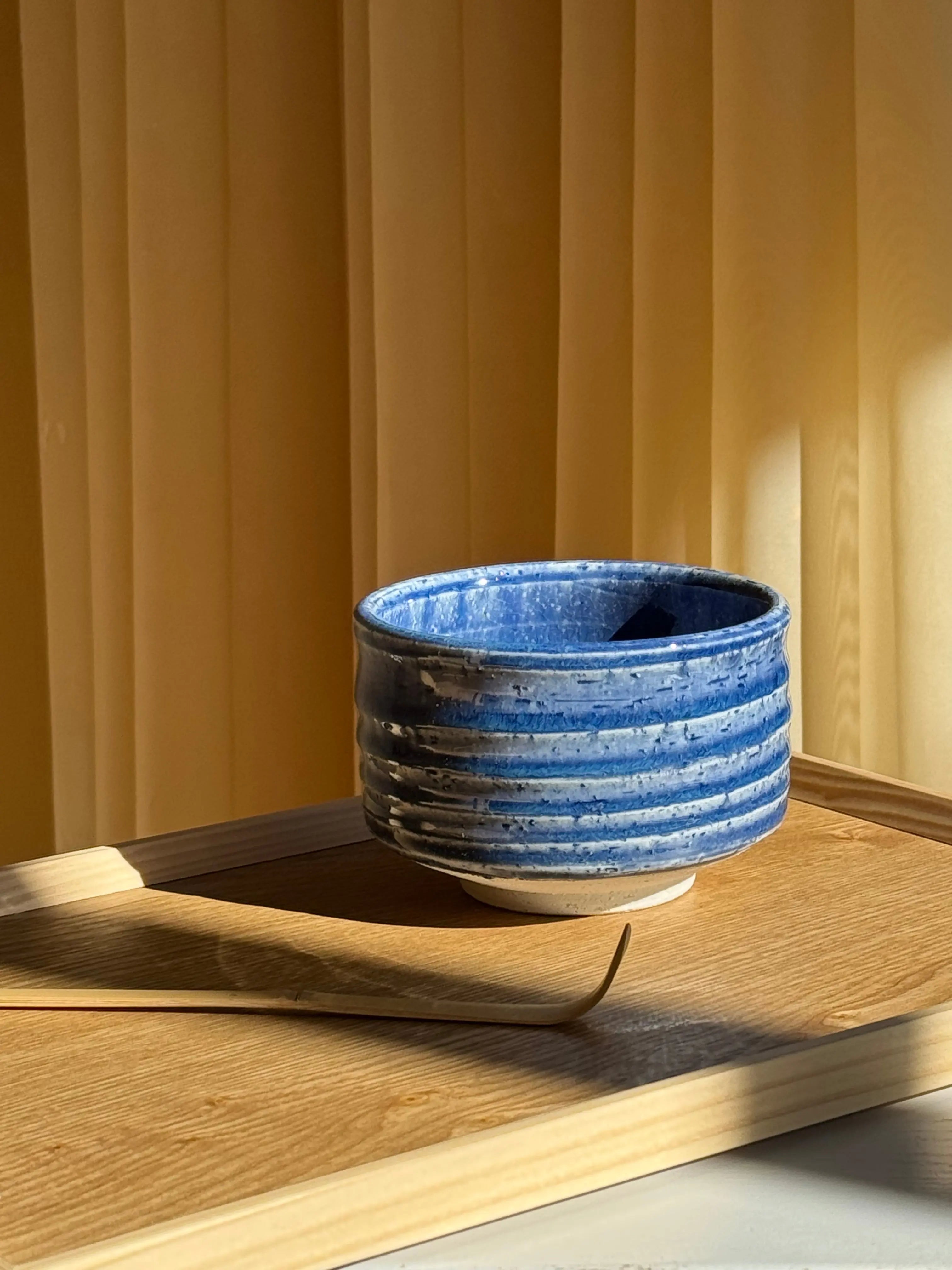 Mørkeblå Matcha Skål – Håndlavet Japansk Chawan Studio Hafnia