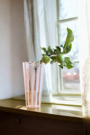 Mundblæst Murano Vase i Glas | Opal Hvid og Lys Pink Striber Studio Hafnia