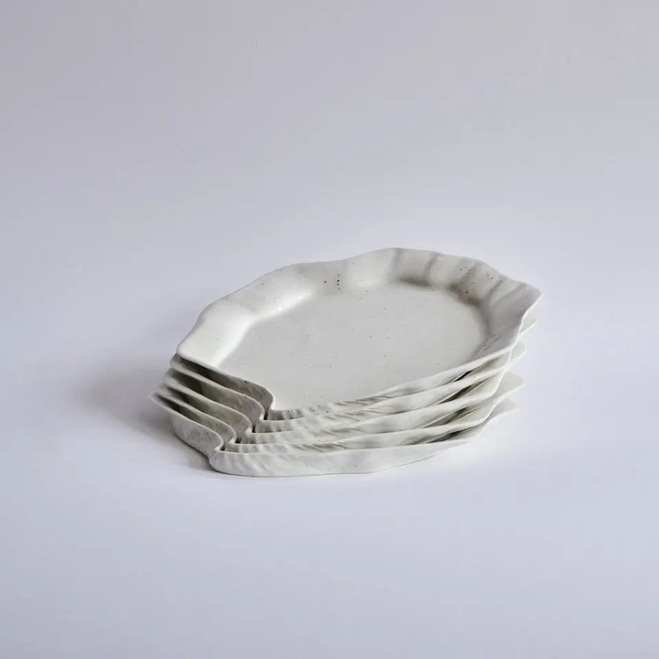 Musling middagstallerken/fad af Christina Iversen Studio i creme, keramik Christina Iversen Studio