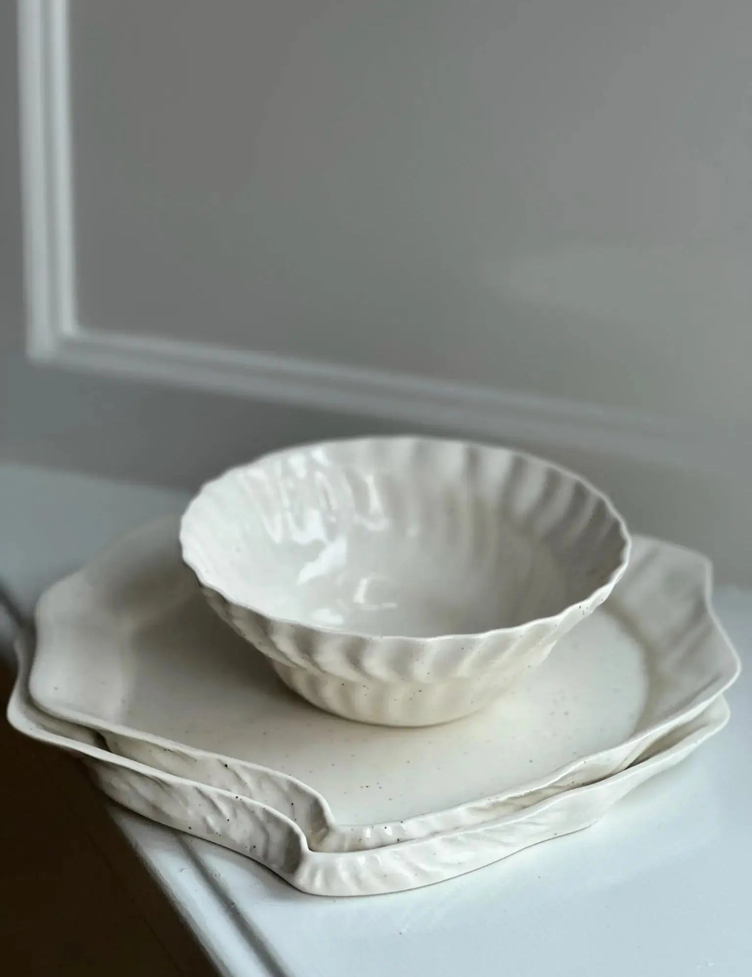 fad af Christina Iversen Studio i creme, keramik Christina Iversen Studio