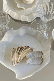 Musling middagstallerken/fad af Christina Iversen Studio i creme, keramik Christina Iversen Studio