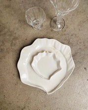 Musling middagstallerken/fad af Christina Iversen Studio i creme, keramik Christina Iversen Studio