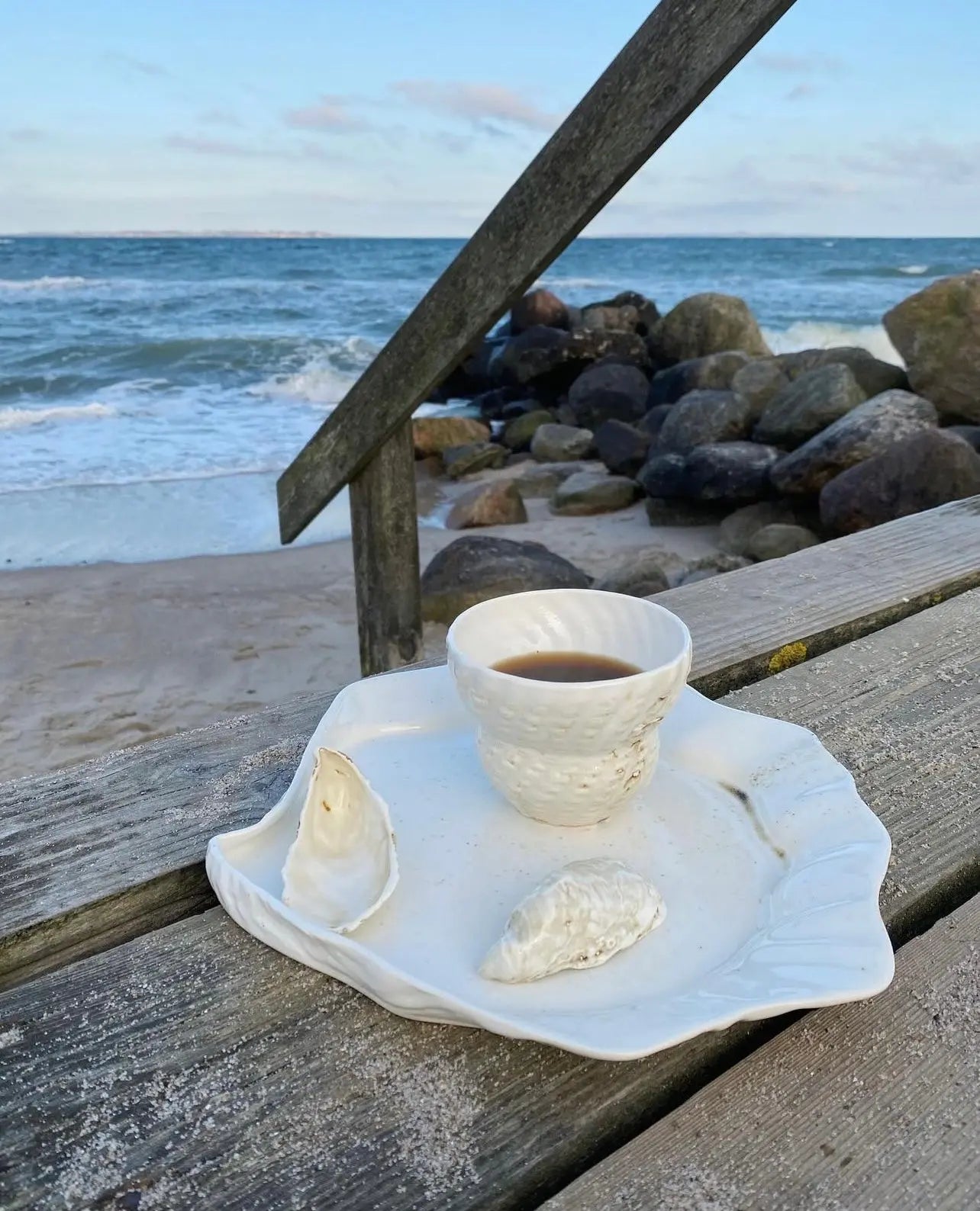 Musling middagstallerken/fad af Christina Iversen Studio i creme, keramik Christina Iversen Studio