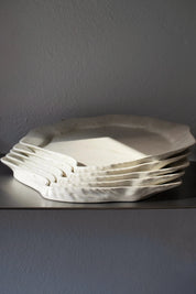 Musling middagstallerken/fad af Christina Iversen Studio i creme, keramik Christina Iversen Studio