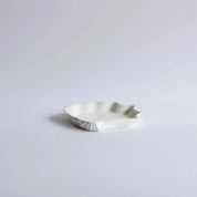 Musling underkop/sidetallerken af Christina Iversen Studio i creme, keramik Christina Iversen Studio