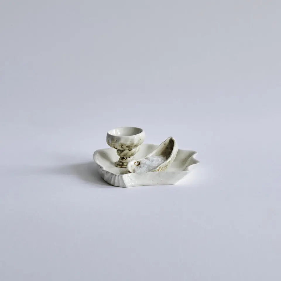 Musling underkop/sidetallerken af Christina Iversen Studio i creme, keramik Christina Iversen Studio