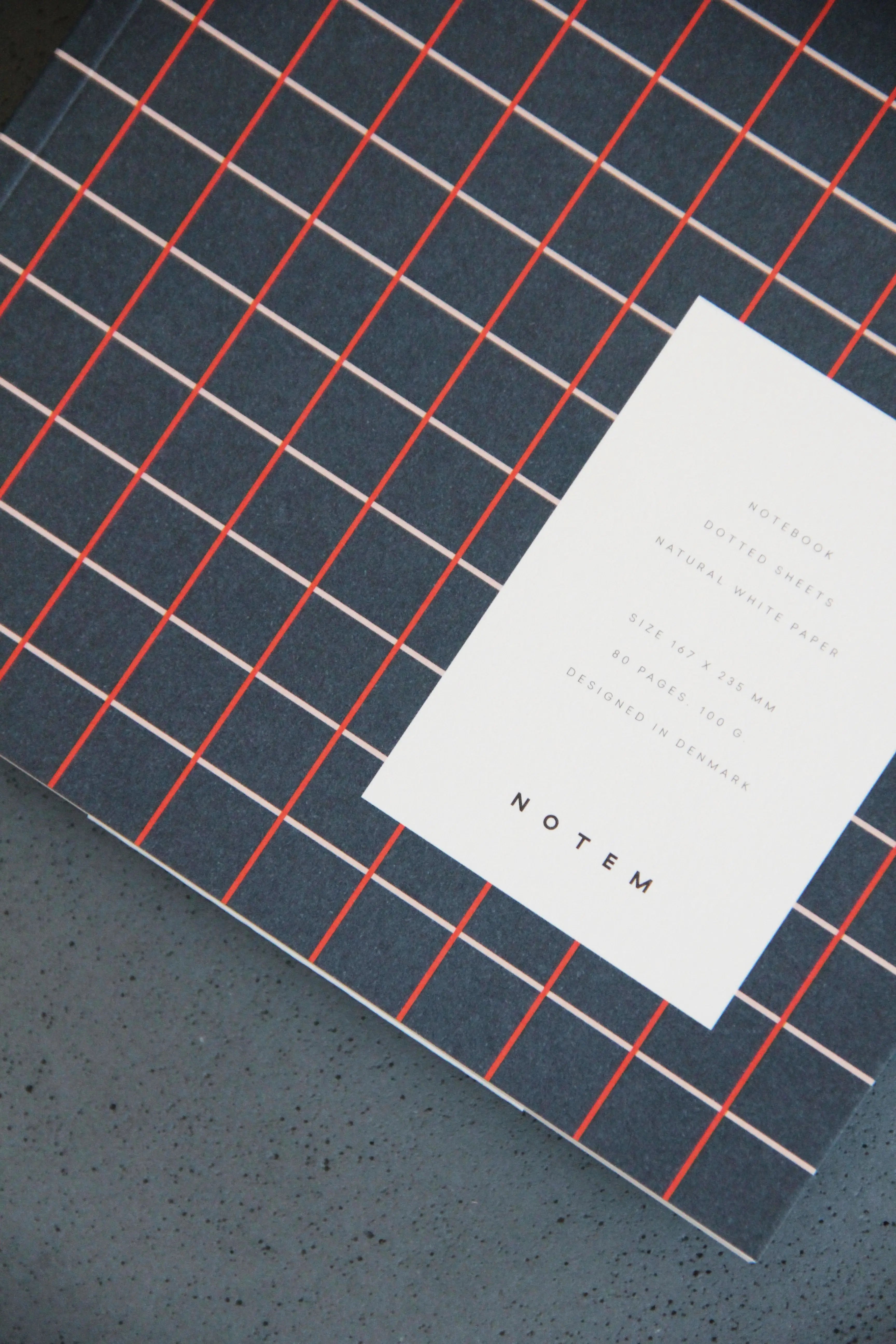 Notem studio, Vita notesbog, Softcover medium, Dark Blue Grid Notem studio