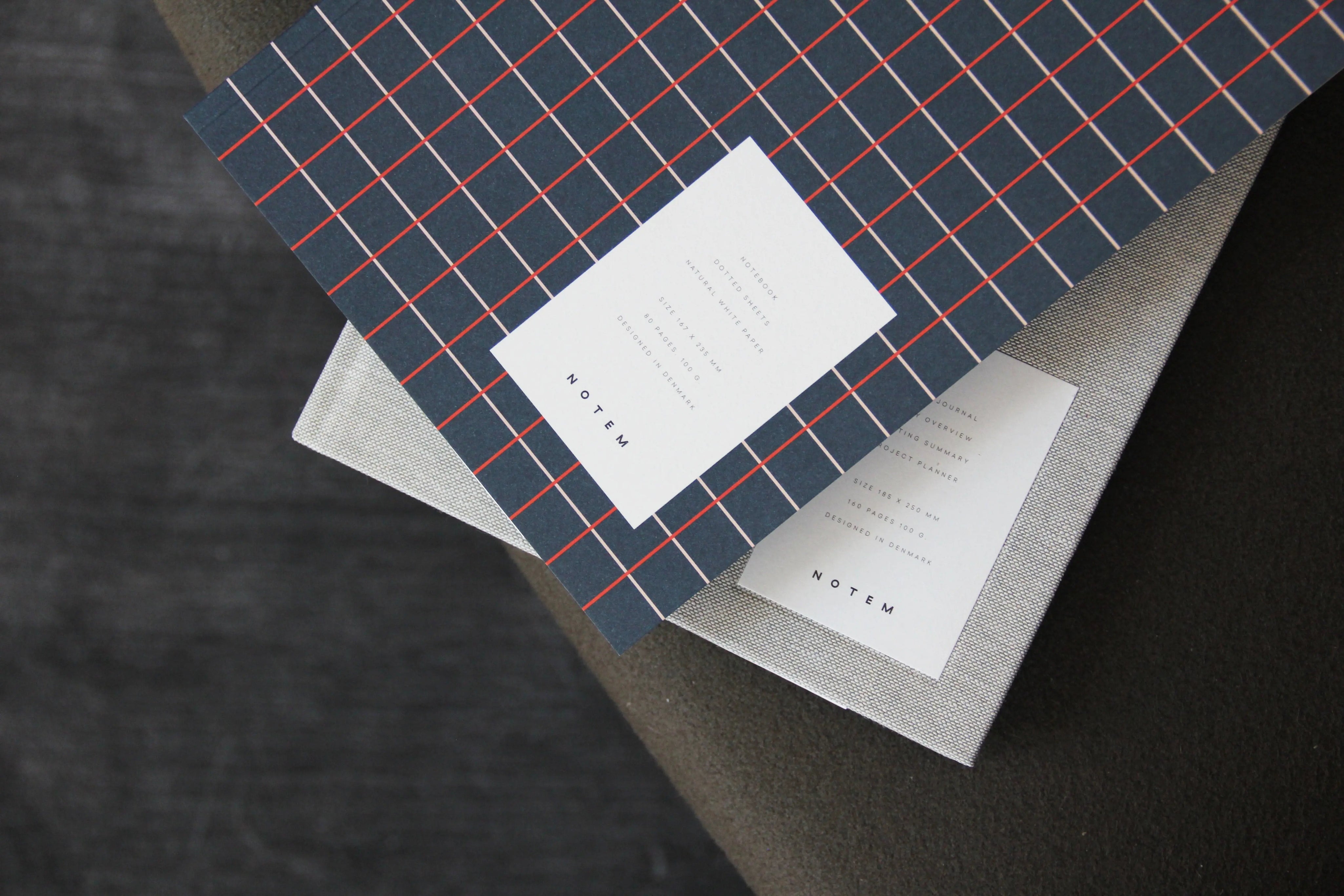 Notem studio, Vita notesbog, Softcover medium, Dark Blue Grid Notem studio