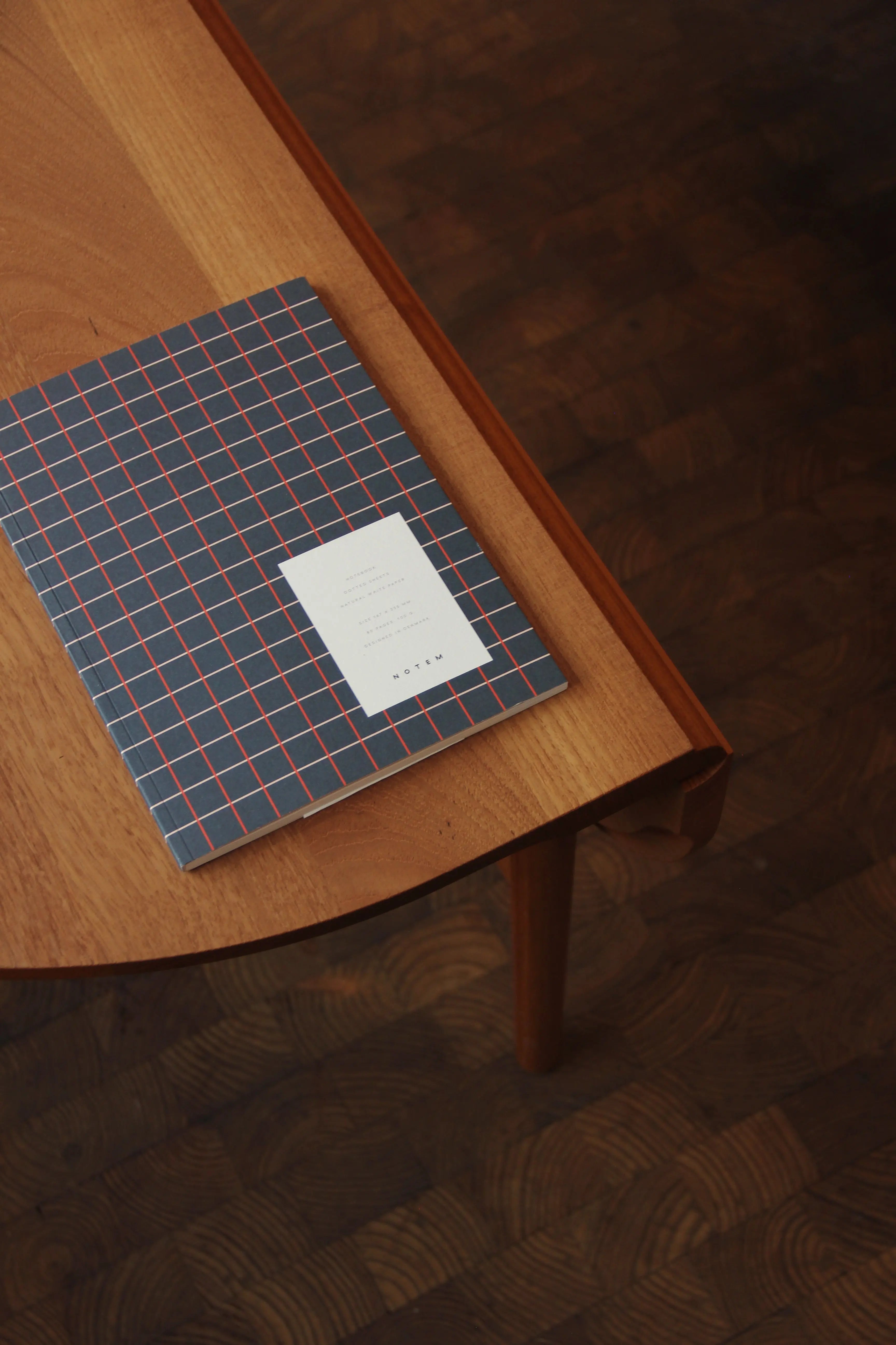 Notem studio, Vita notesbog, Softcover medium, Dark Blue Grid Notem studio