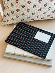 Notem studio, Vita notesbog, Softcover medium, Dark Blue Grid Notem studio