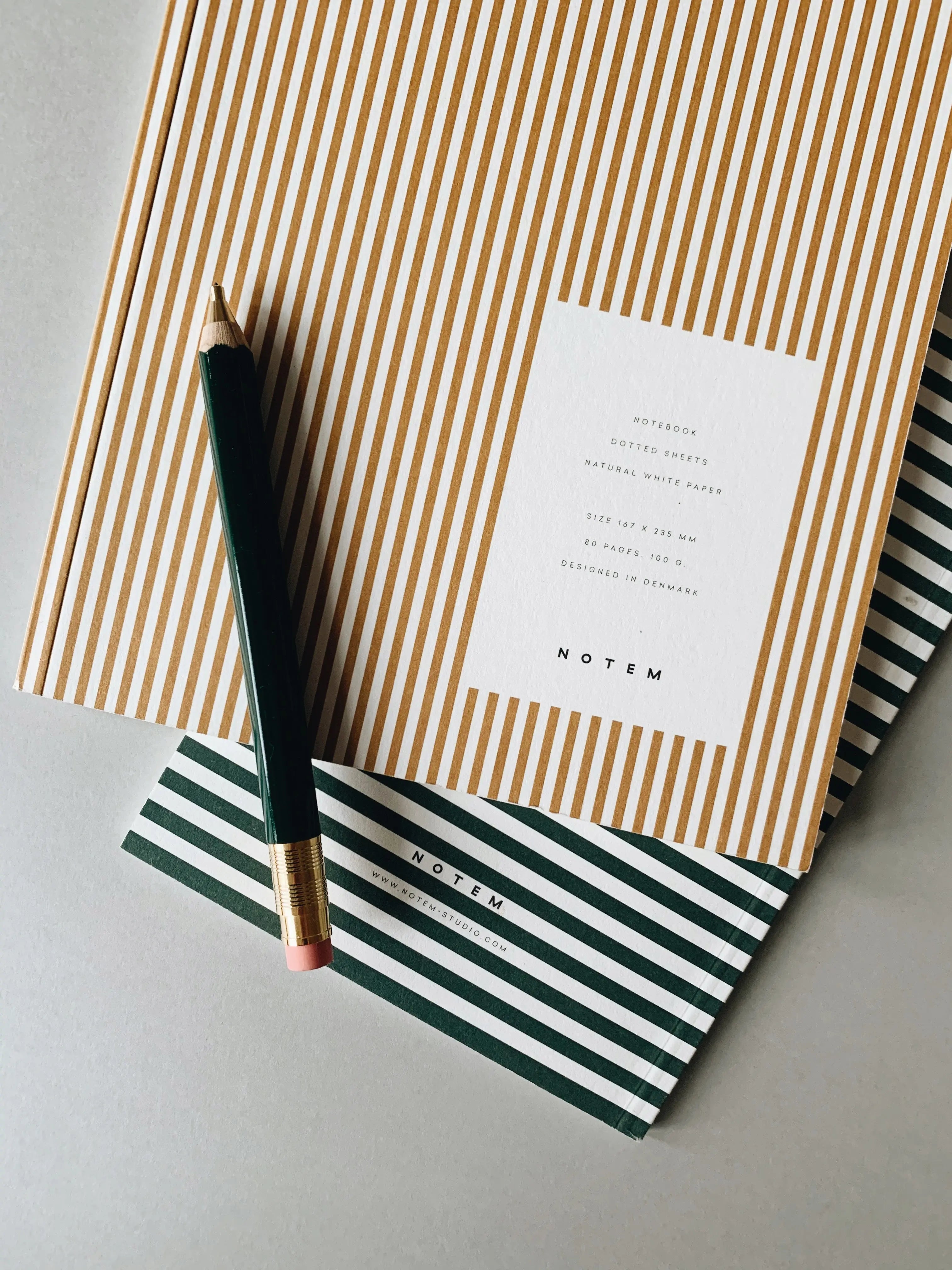 Notem studio, Vita notesbog, Softcover medium, Ochre lines Notem studio