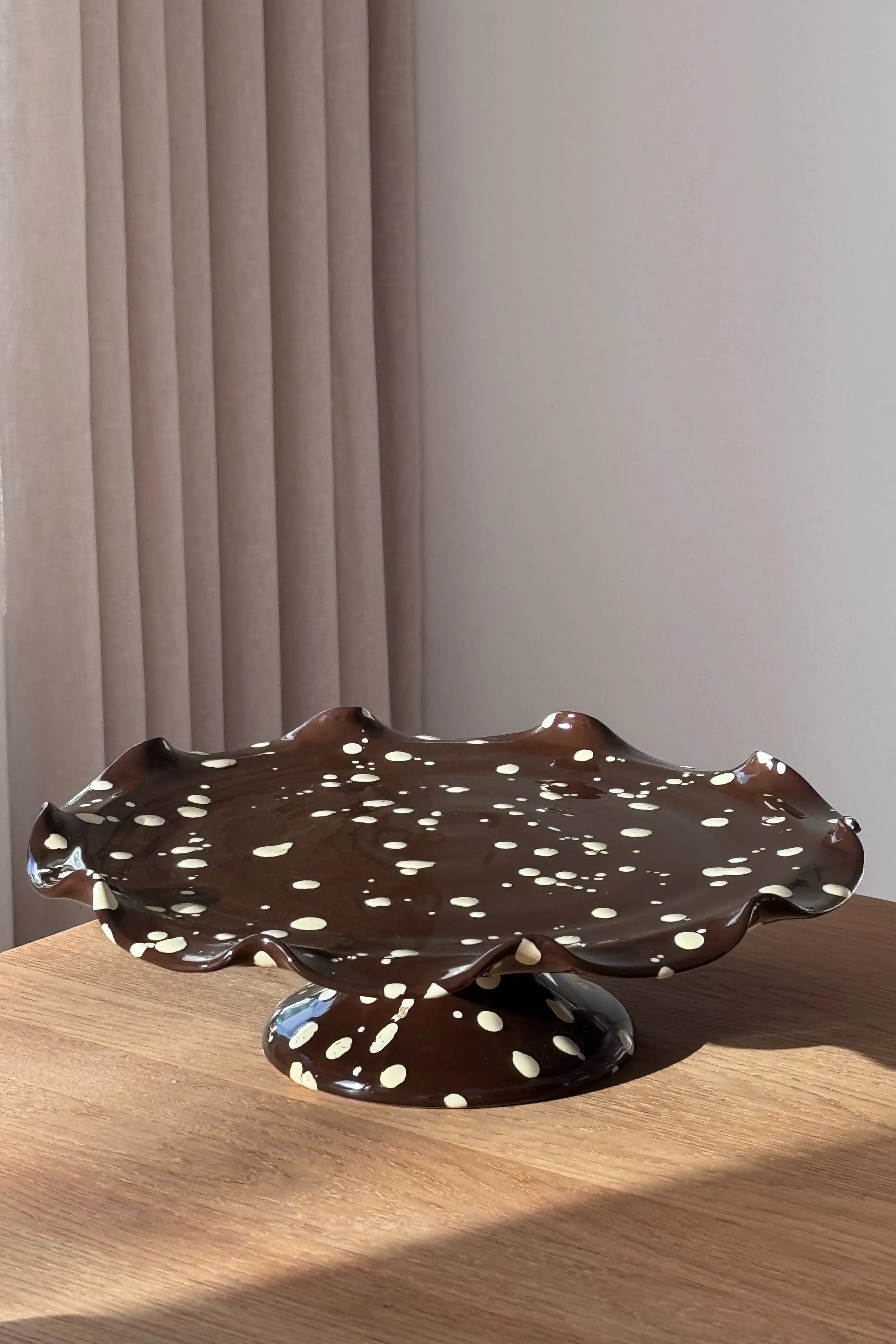 Ottocento Kagefad – Chokoladebrun med Creme Stænk | Ø27 cm Studio Hafnia