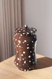 Ottocento Opbevaringskrukke med Låg – Chokoladebrun med Creme Stænk | H28 cm Studio Hafnia