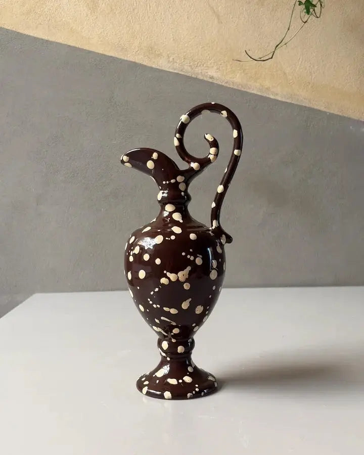 Ottocento Vase – Amfora i Chokoladebrun med Creme Stænk | H30,5 cm Studio Hafnia