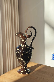 Ottocento Vase – Amfora i Chokoladebrun med Creme Stænk | H30,5 cm Studio Hafnia