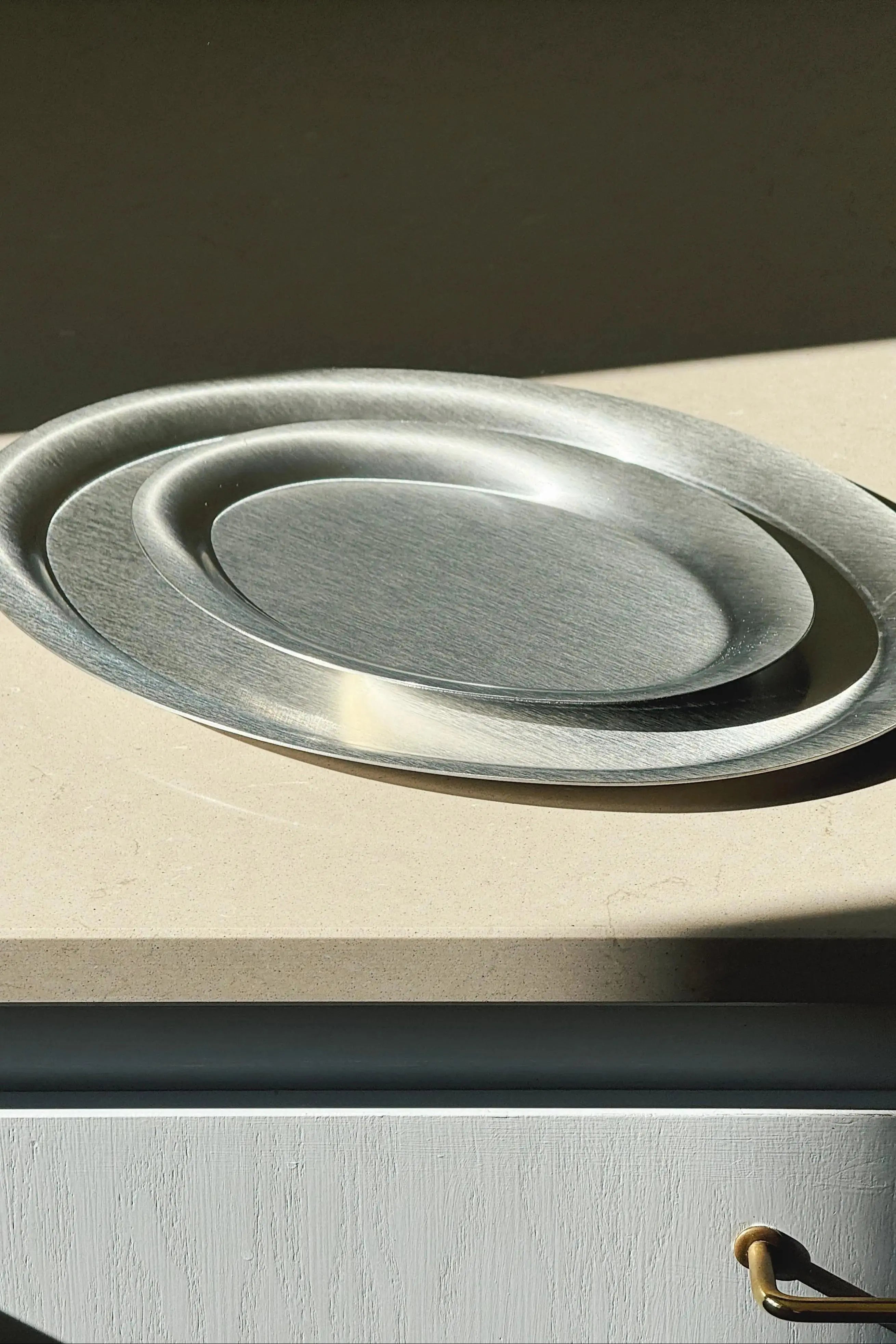 Oval bakke i rustfrit stål – to størrelser Studio Hafnia