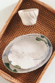 Ovalt fad/tallerken fra Japan med grønt og blåt mønster | To størrelser Studio Hafnia