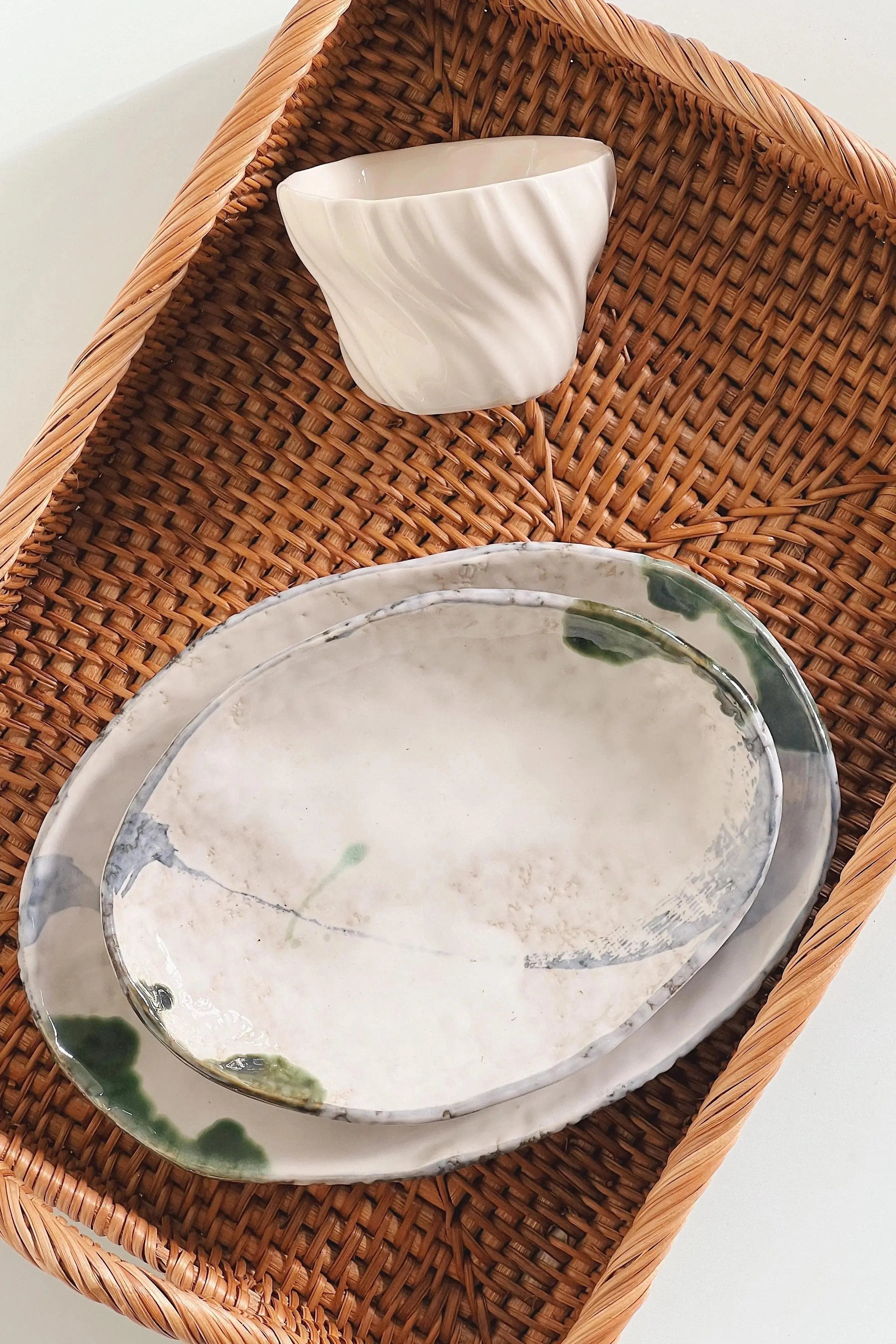 tallerken fra Japan med grønt og blåt mønster | To størrelser Studio Hafnia