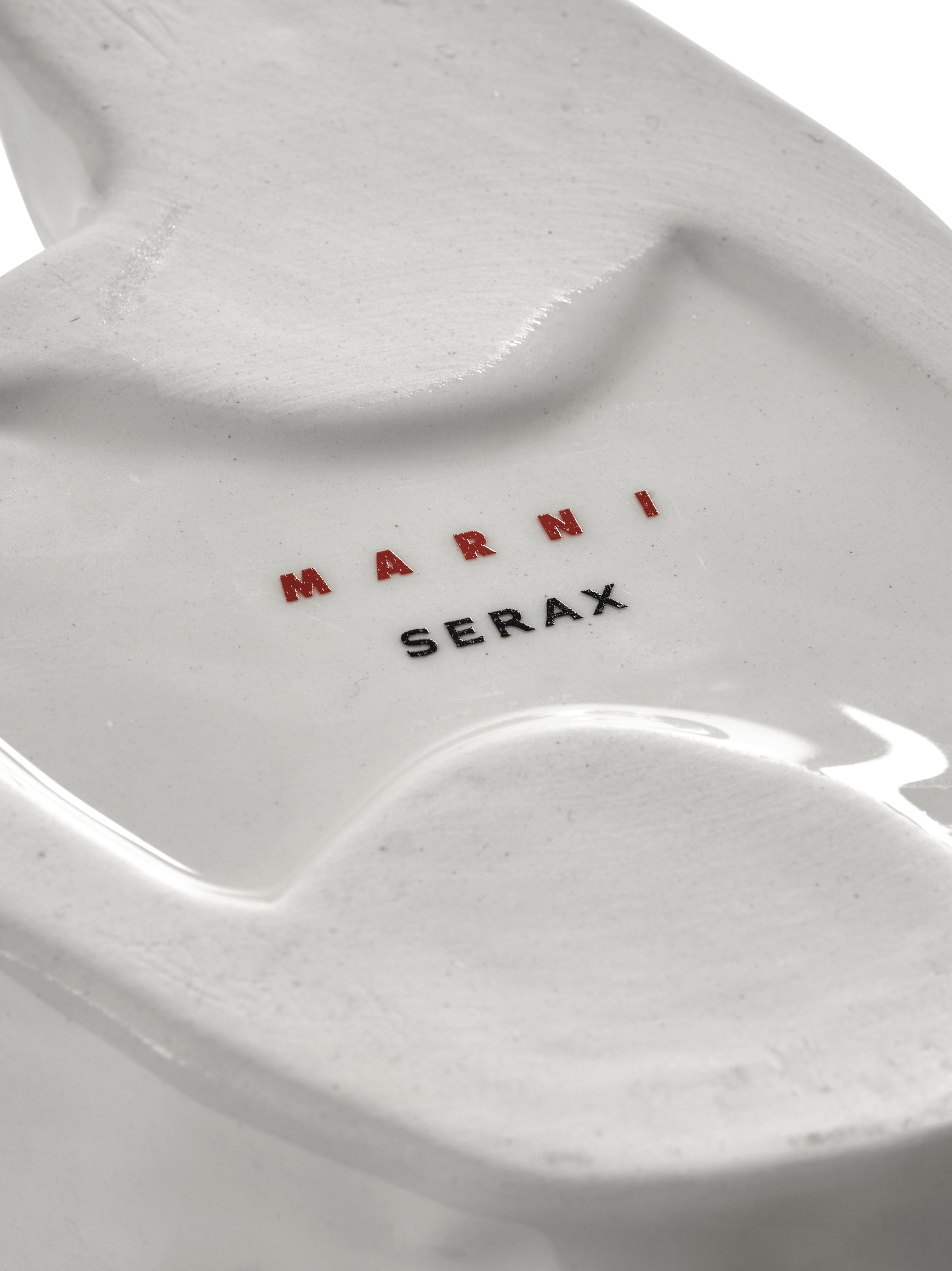 Owl Vase 'After Midnight' Lille i hvid – Marni x Serax, Marni og Serax signatur i bunden