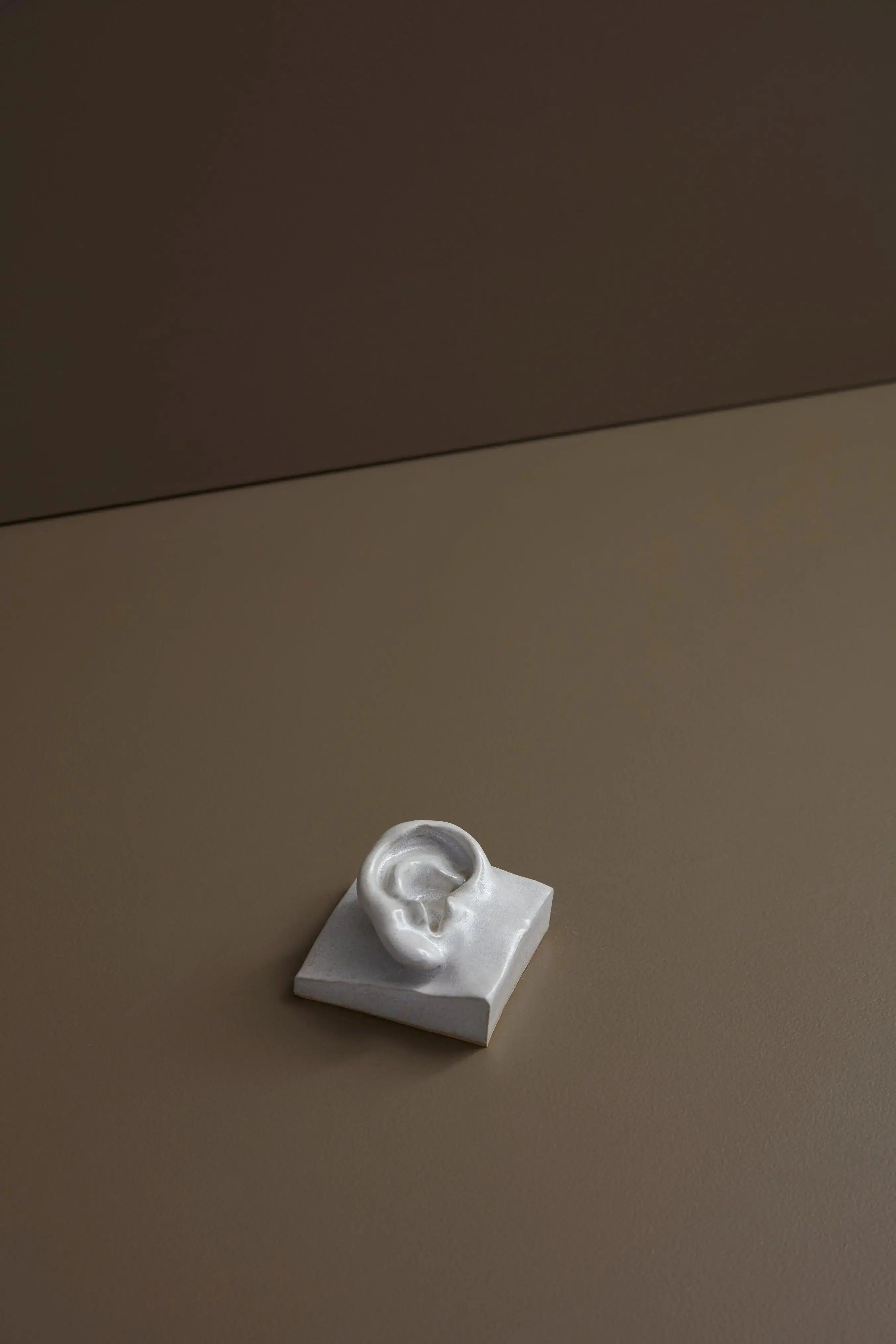 Right Ear i AntiqueWhite stentøj Laoru Laoru