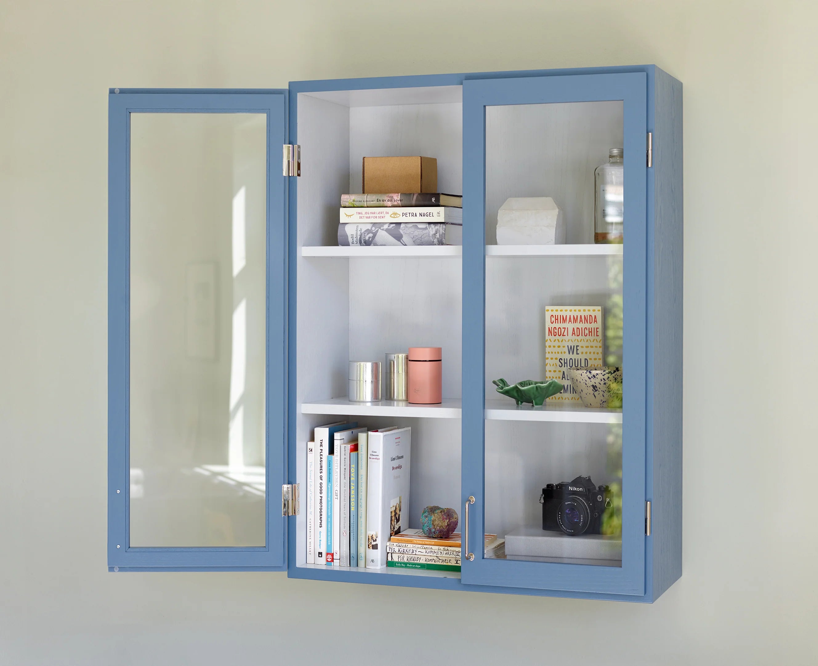 Stillark Colour Cabinet 01 in Misty Blue in a living room with ceramics behind the glass, Studio Hafnia