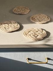 Sæt med 4 Ocean Plait Coasters i Flettet Jute | Ø10 cm Studio Hafnia