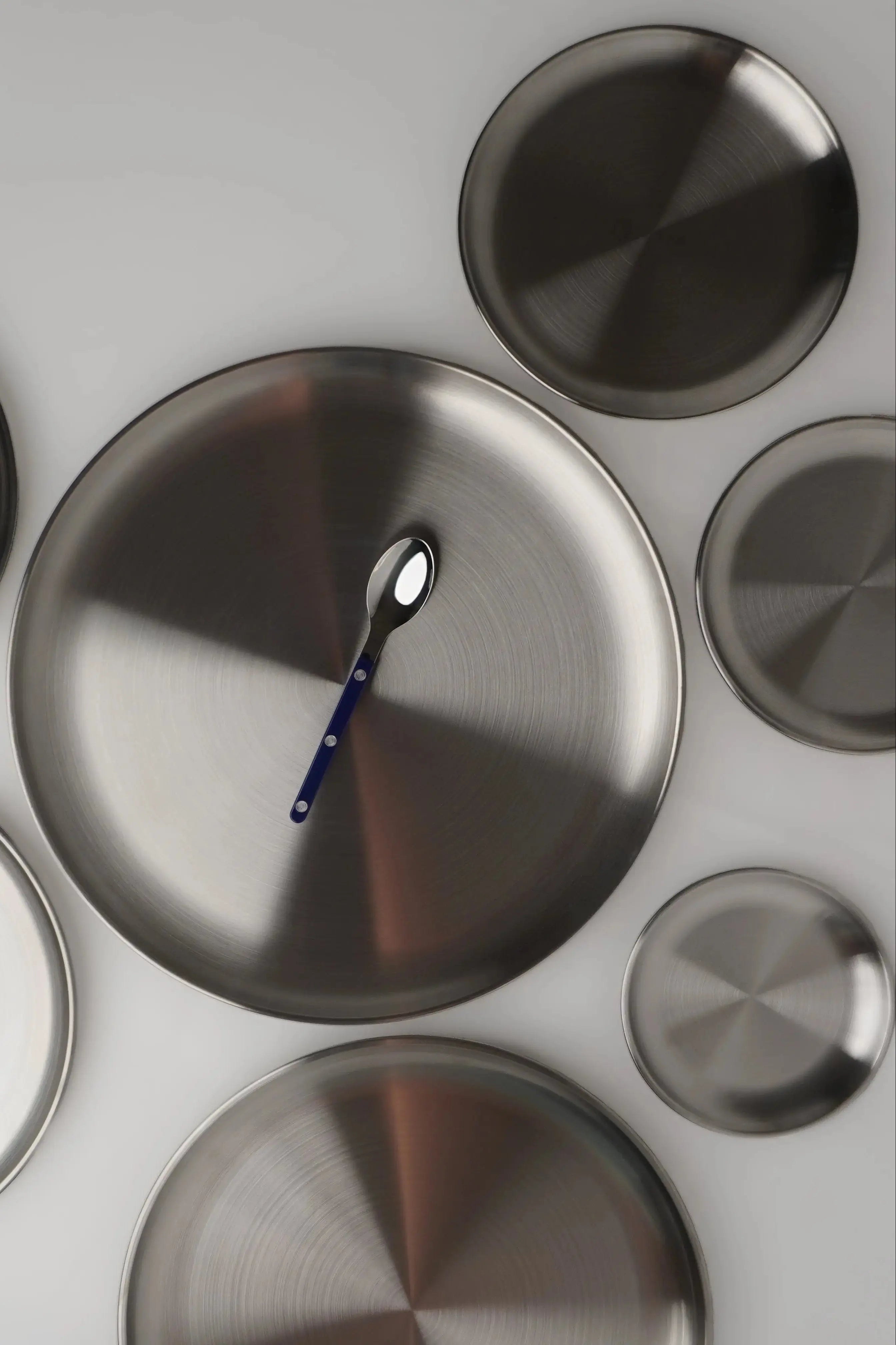 Serveringsbakker/fade i rustfrit stål | 7 størrelser Studio Hafnia