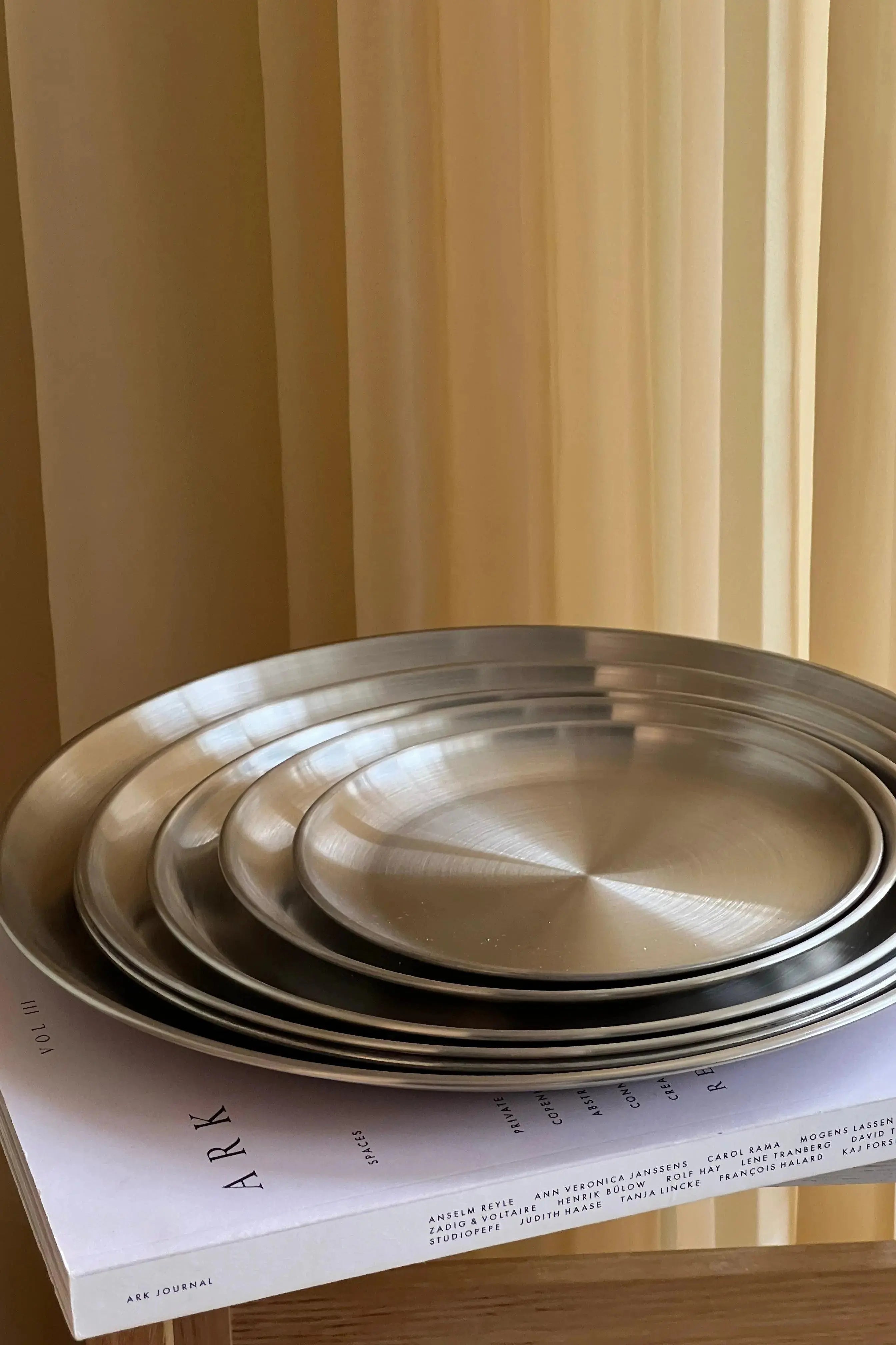 Serveringsbakker/fade i rustfrit stål | 7 størrelser Studio Hafnia